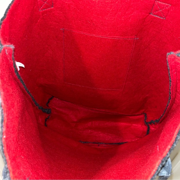 New with details Chico’s Sequin handbag Tote, Gray with Red Interior - Picture 7 of 13